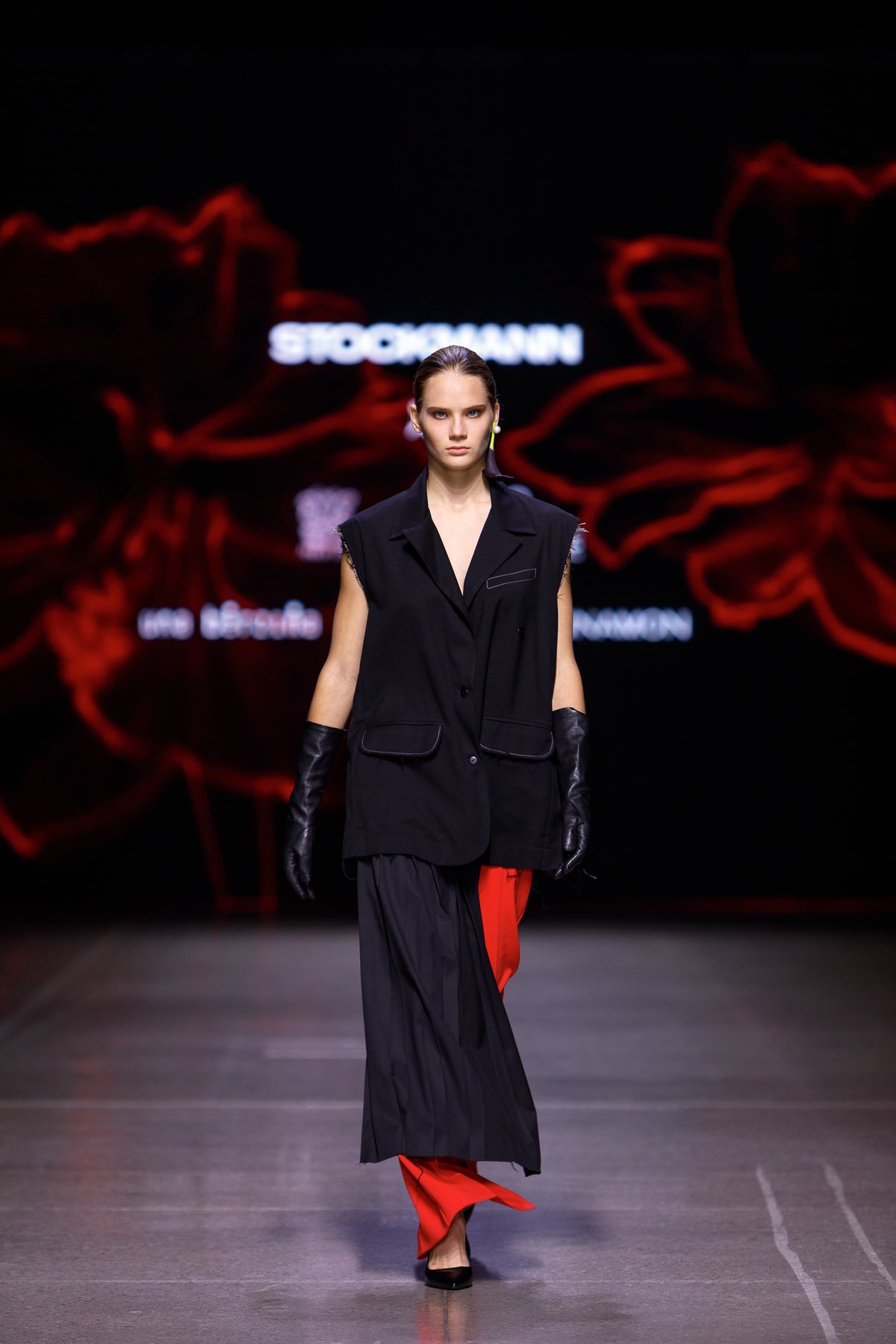 PLEATED APRON