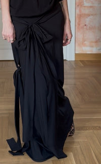 SKIRT WITH STRAPS