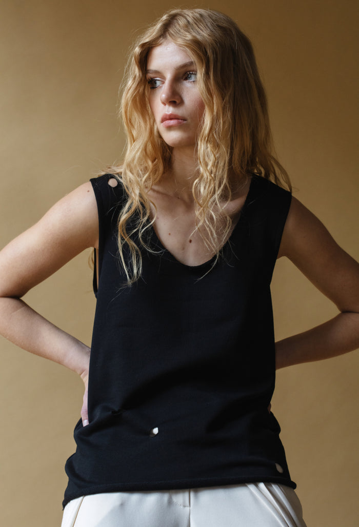 GRUNGE STILA TOPS AR CAURUMIEM