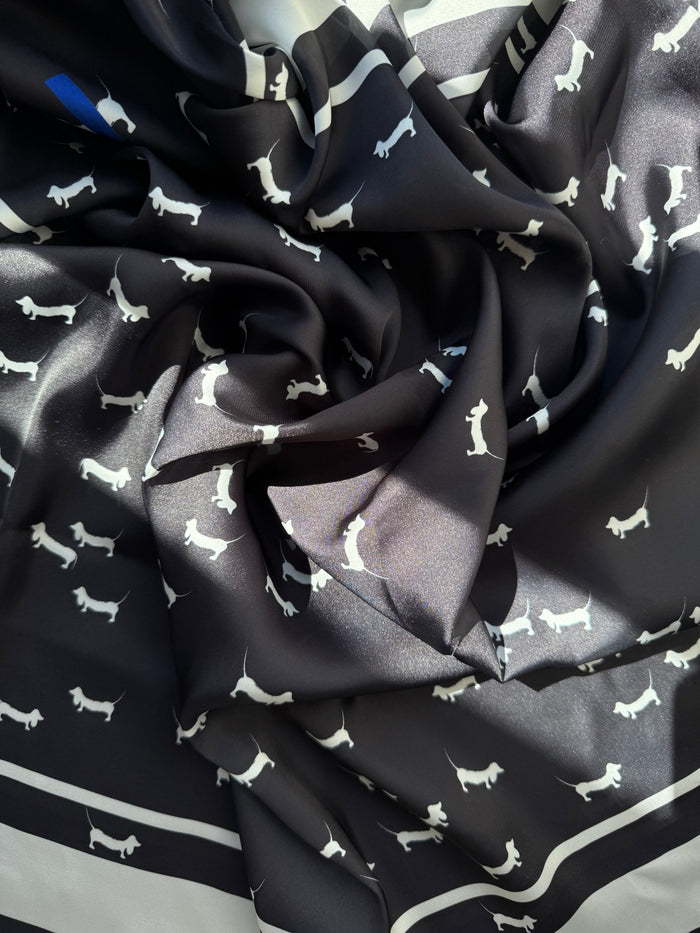 BLACK SCARF WITH GUNĀRS FIGURES