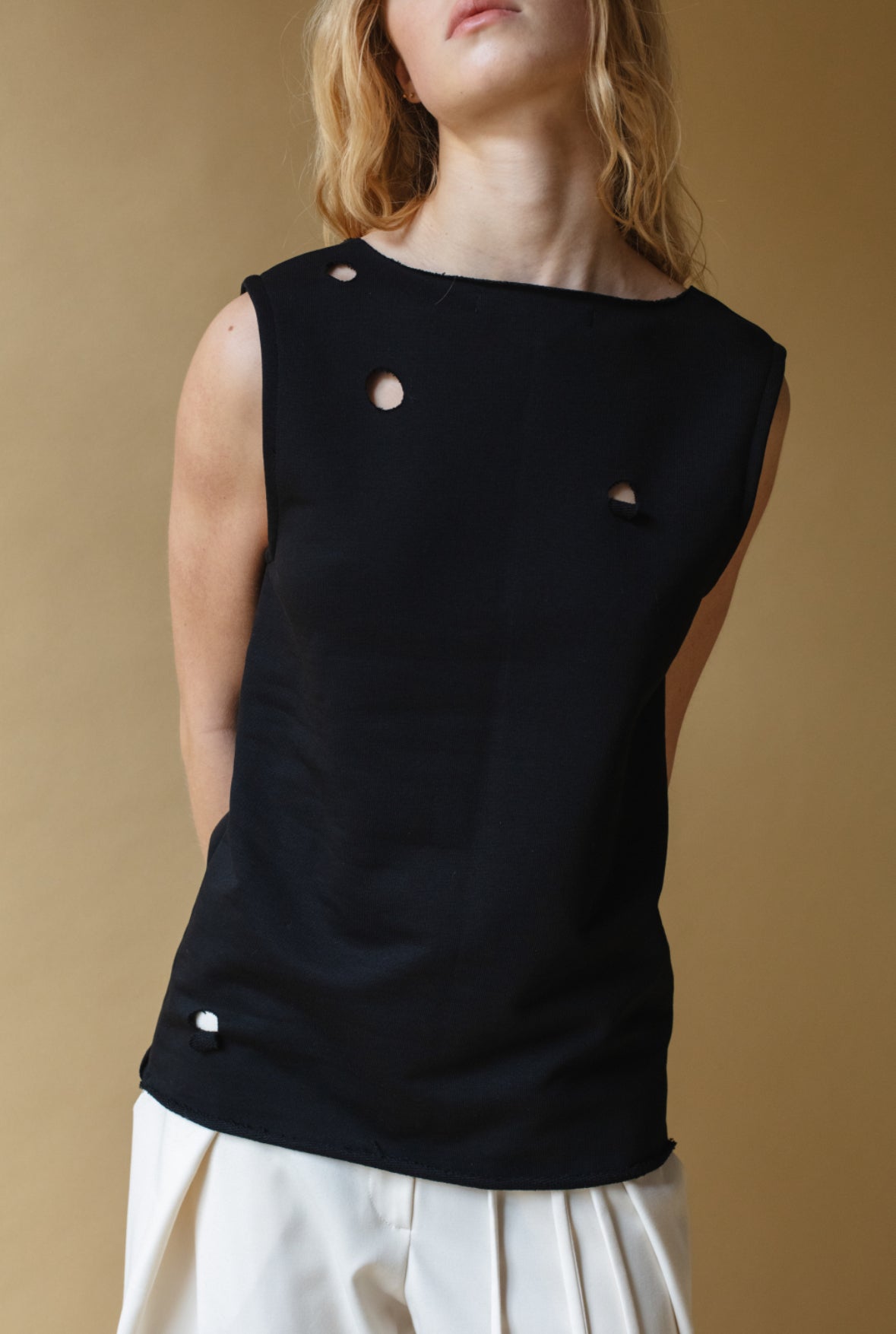 GRUNGE STILA TOPS AR CAURUMIEM